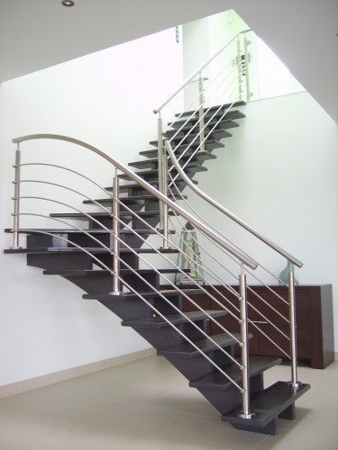 escalier contemporain inox